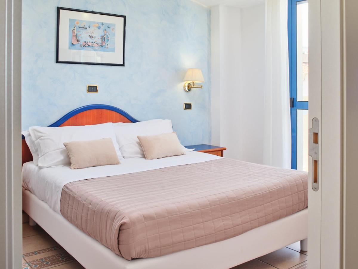 Hotel Ascot Риччоне Экстерьер фото