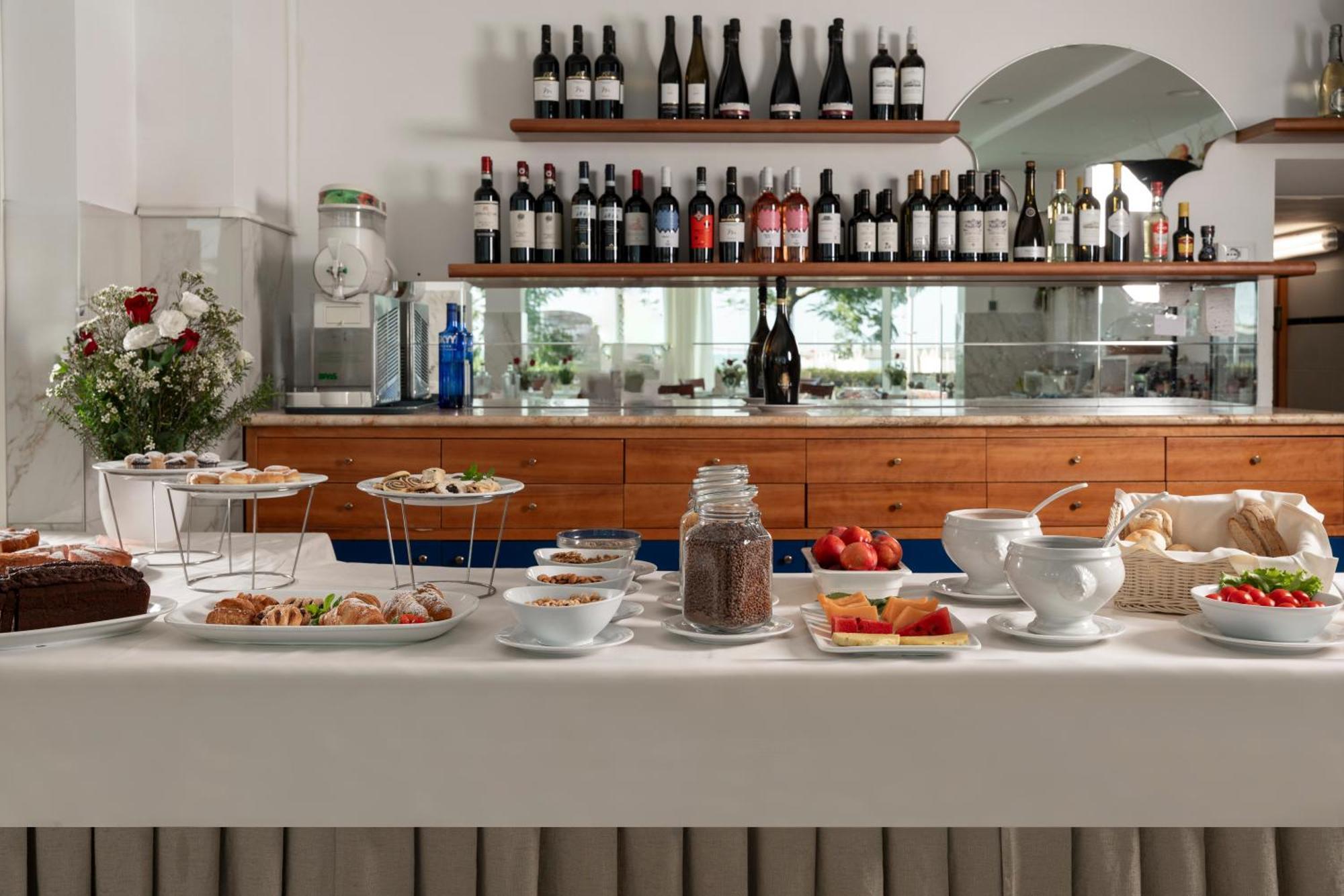 Hotel Ascot Риччоне Экстерьер фото