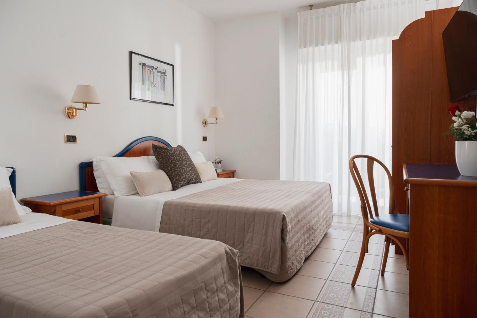 Hotel Ascot Риччоне Экстерьер фото